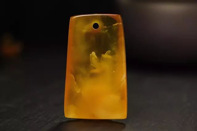 琥珀和蜜蜡关系大揭秘,琥珀和蜜蜡有什么区别