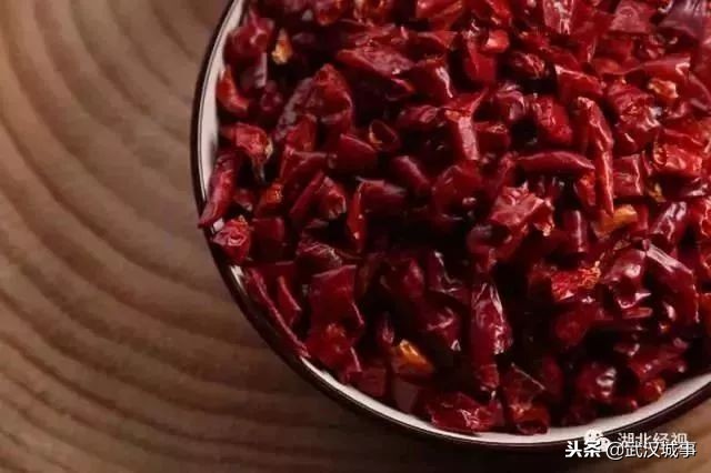 独家揭秘20年卖了两百多万只鸡的老板，到底有什么特异功能！