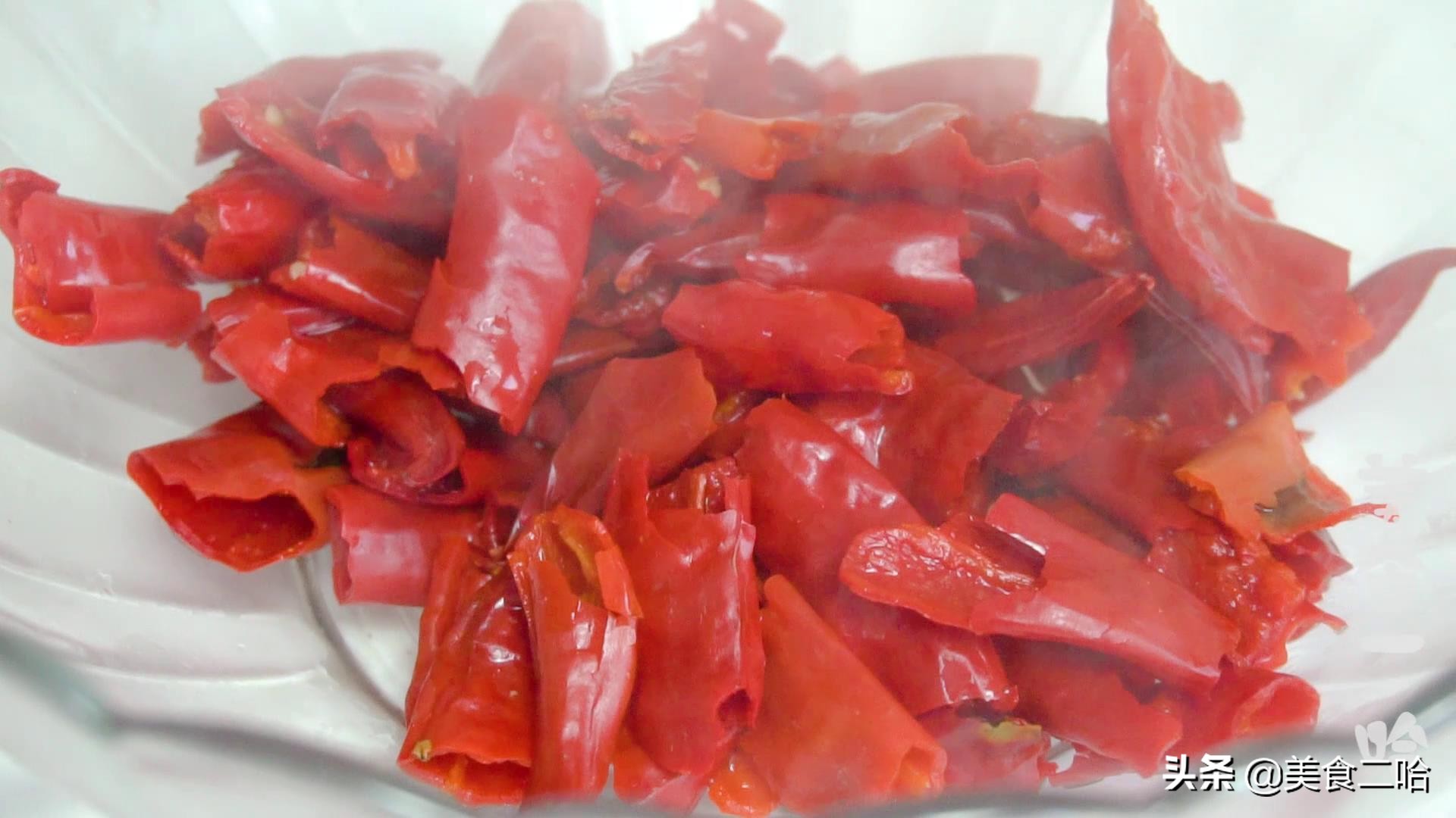 年夜饭必备的家常菜青椒,干辣椒做的最美味的饭