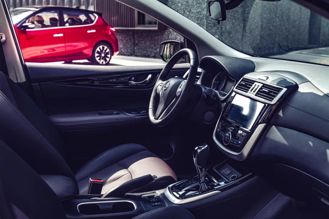 全新日产骐达上市起售价9.99万元,骐达2021款1.6lcvt智行版红色图片