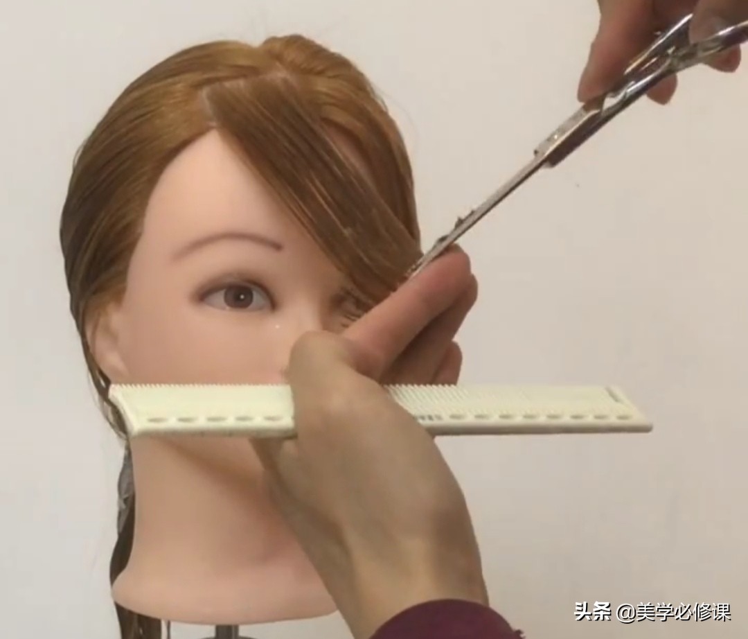 中长八字刘海发型适合什么脸型,教修剪刘海修饰脸型视频