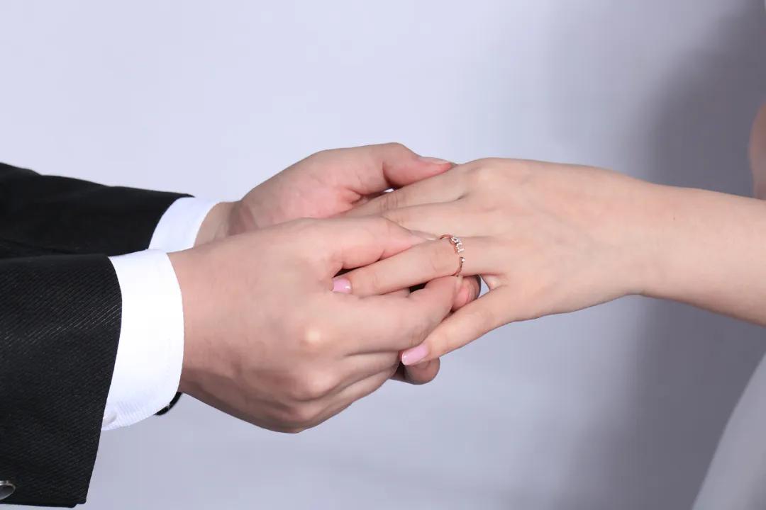 想买钻戒不知道尺寸,想买对戒但不知道尺寸