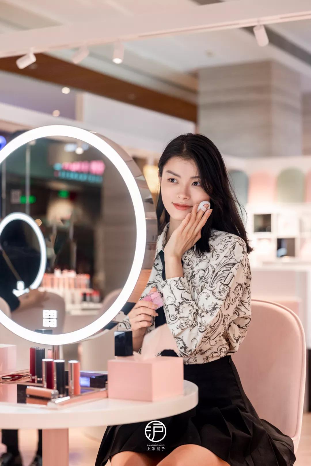 纪梵希高定绒雾妆容,纪梵希步入妆艺空间开启高定惊喜