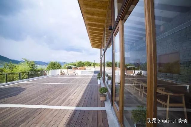 这个40岁大叔为钓鱼租下一座岛,改造破屋成海景房!