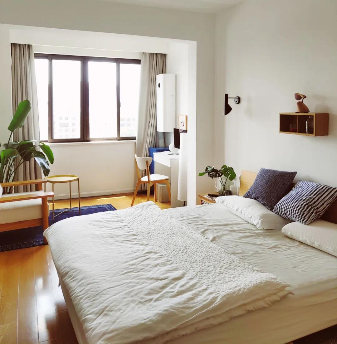 带阳台的卧室就这样装真的别犹豫,带阳台的卧室窗帘怎么装实用好看