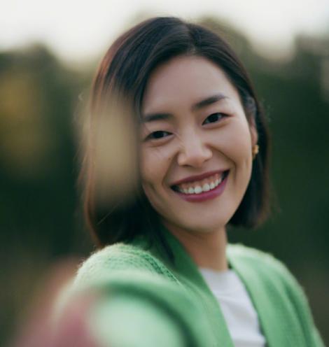 有没有女生天生拥有卧蚕,有卧蚕的女生笑起来是怎样的