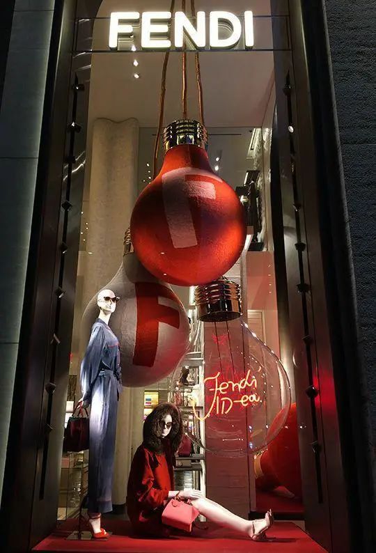 国外服装店服装陈列,服装陈列高级感