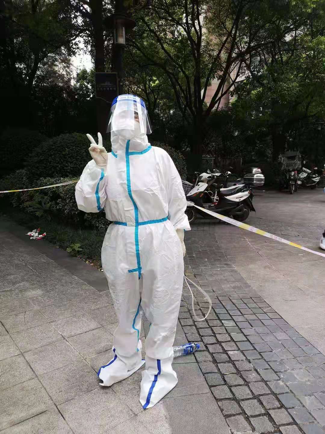 区街新闻|70多幅照片记录世茂滨江社区辖内志愿者,南京感谢你们