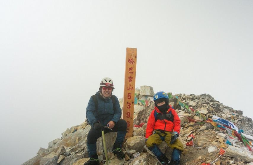 他叫辛巴,不是狮子王,8岁穿越12国:最好的教育,永远在路上