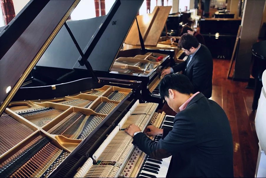 钢琴调音师是怎样的职业,月入过万能轻松吗?