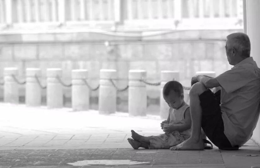 读《一个人老了》，联想开去（中篇）