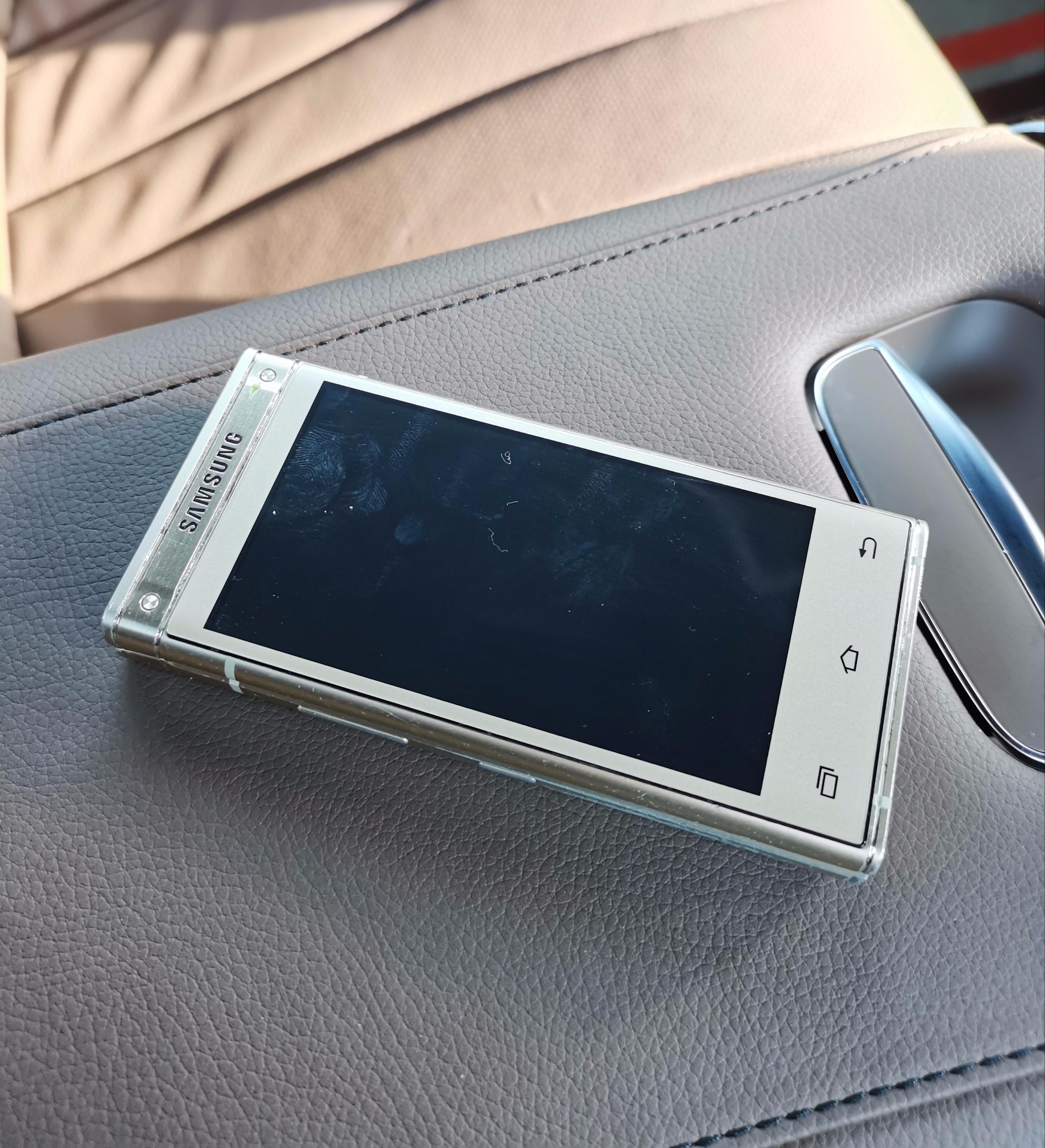 2000多买的三星w2018,2023年还能买三星w2018吗