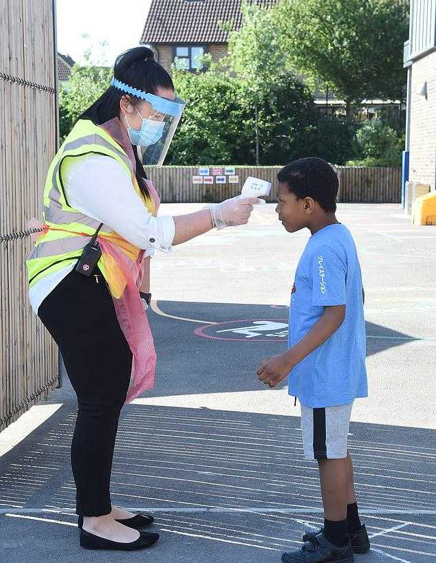 回不去从前！英国数百万人已不愿上班，学者疾呼：醒醒吧，英国人