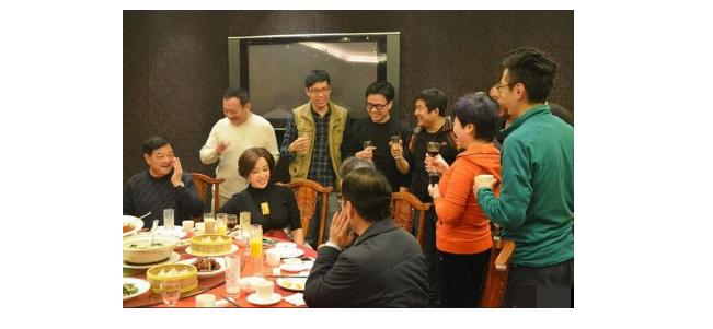 吃饭时遇到领导把单买了,饭局上领导说去把单买了