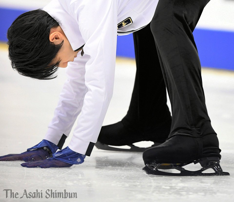 日本选手羽生结弦冰刀,滑冰羽生结弦冰墩墩