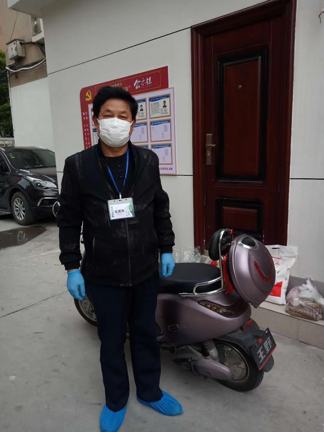 【战疫故事】汽运小区*党**员江学军临时“转行”，化身“代购员”