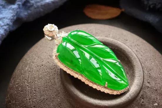 翡翠的8个误区：洗澡不能戴？只有缅甸产？原来这些年都被骗了