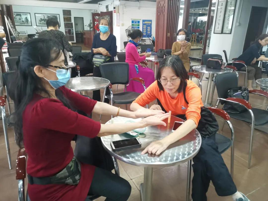 简单的自制润唇膏做法,自制一支润唇膏最好的配方