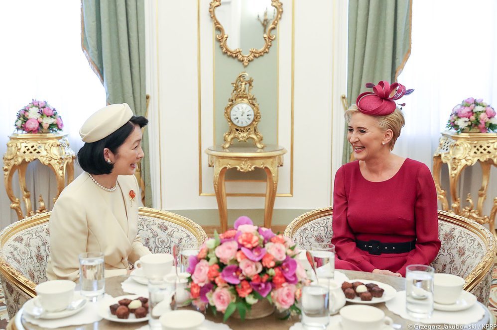 她打遍天下无敌手，红裙让丹麦王妃惨败，同框梅拉尼亚也是稳赢