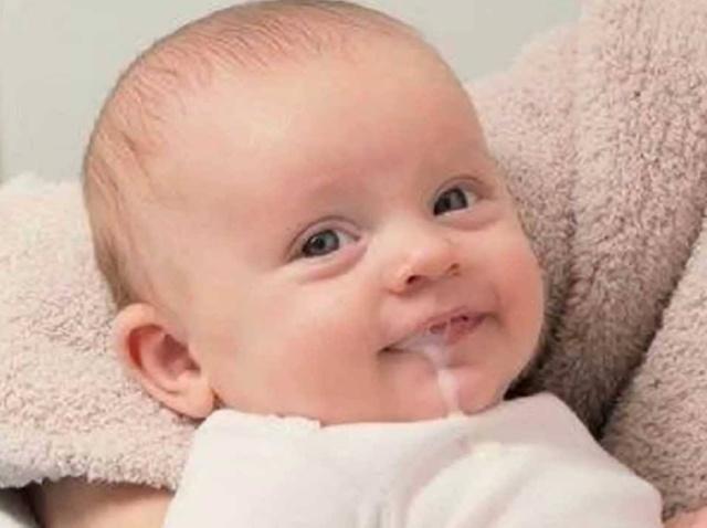 新生儿20天吐奶严重睡不醒,新生儿20天吐奶就打嗝怎么回事