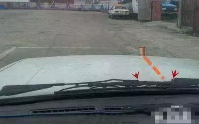 科二找边线30公分最简单方法,科二怎么保证车离边线30公分左右