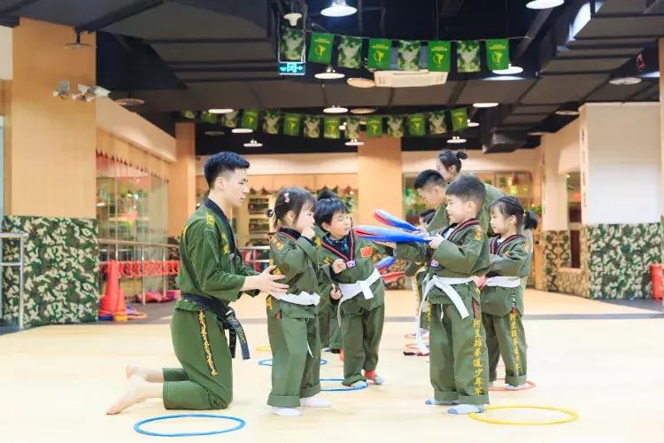 孩子练跆拳道有什么危害吗,小孩子学跆拳道的好处和坏处