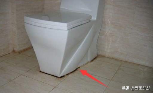 马桶玻璃胶发黑怎么处理,马桶底玻璃胶发霉去除小窍门