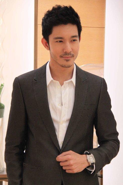 立威廉被女儿踢,立威廉被女儿踢破眼睛