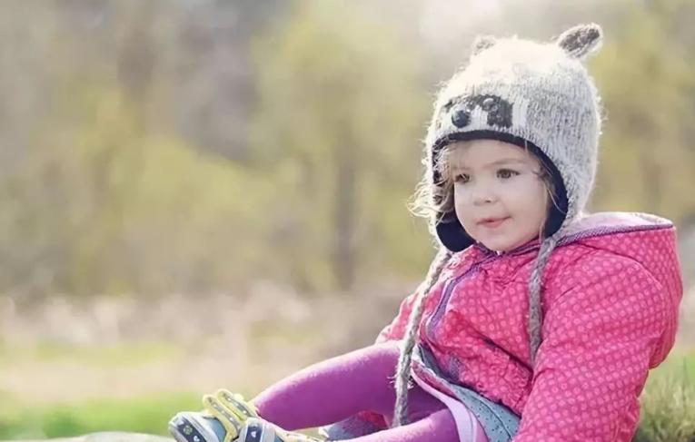 孩子总是脱袜子不穿鞋,小孩子为什么穿不住袜子