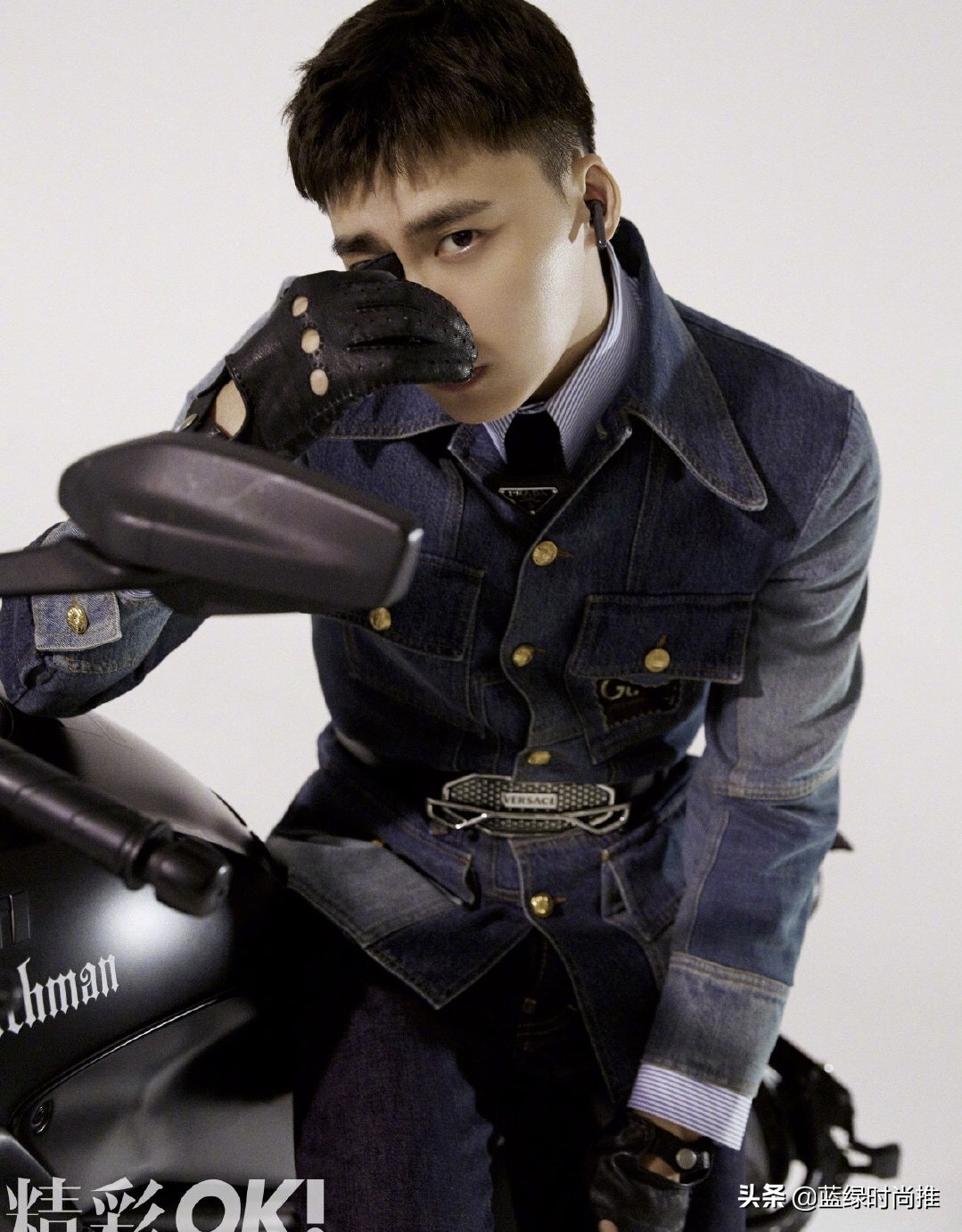 李易峰辨识度高,李易峰红衣造型竖屏