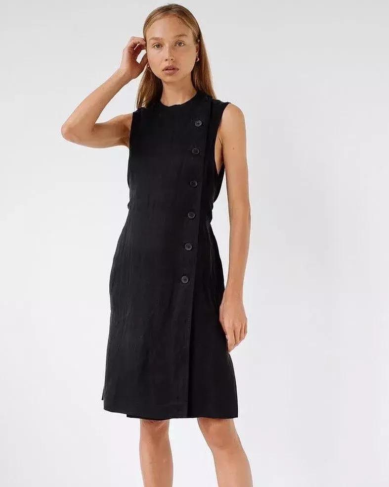 极简衣橱基础内搭,如何打造十年不过时的衣橱搭配