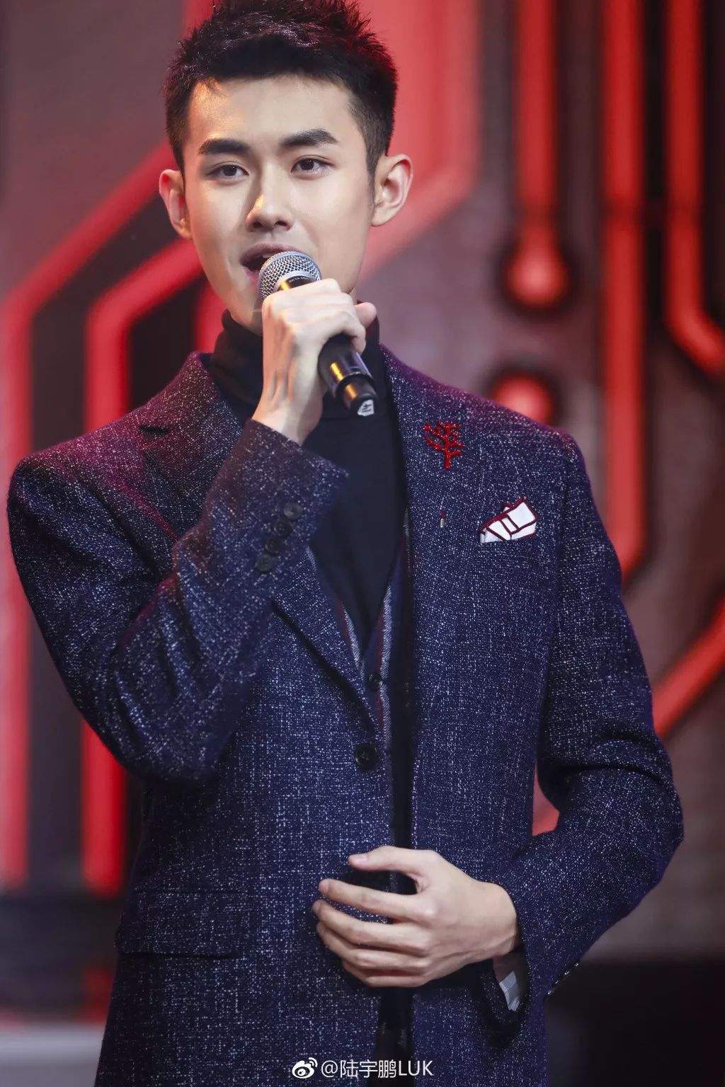 一开始我以为爱上了实力派,没想到他们还全是梗王