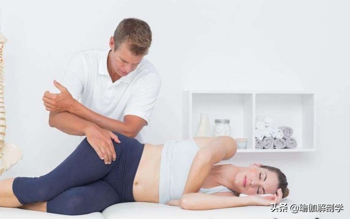 练瑜伽胯部不灵活怎么办,练瑜伽骨盆不对称