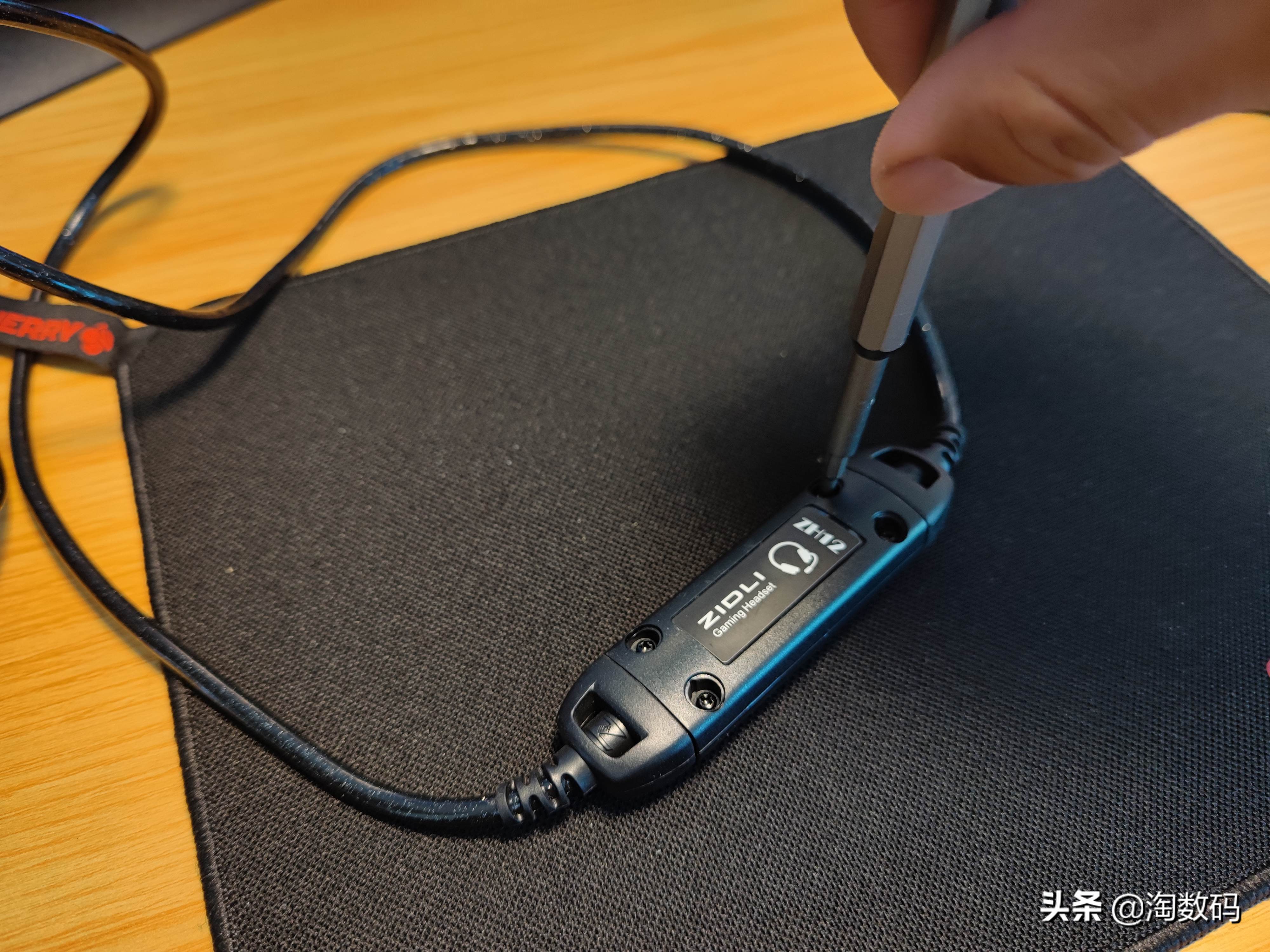 拆验声卡辩真身：￥49元因丑贬值虚拟7.1声道游戏耳麦，爆拆验票