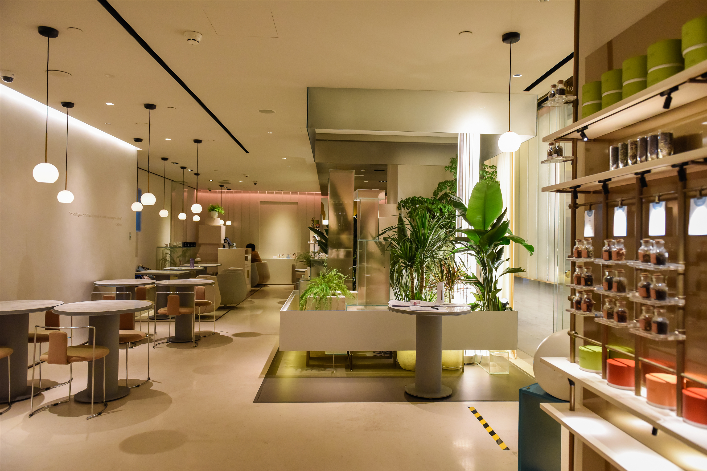 北京王府井又多了间超高颜值茶聚场，超现实主义印象派茶园