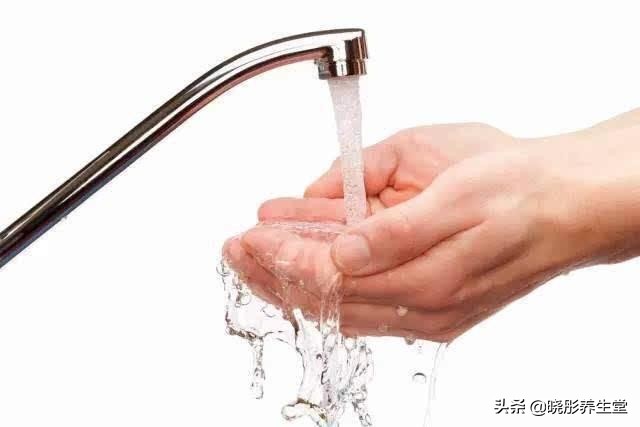 手部皮肤粗糙是缺什么,手部蜡黄暗沉