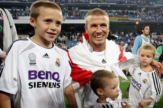 碧咸圆月弯刀,圆月弯刀蓝白玫瑰