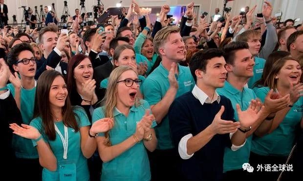 “007”由黑人女性扮演的原因