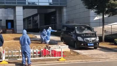 武昌医院刘智明院长以身殉职，他背后的女人这些举动更让人感动