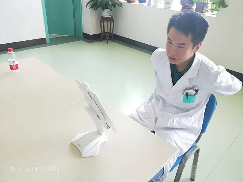 视频问诊+药品配送,患者足不出户就看上*疆新**这家医院大专家