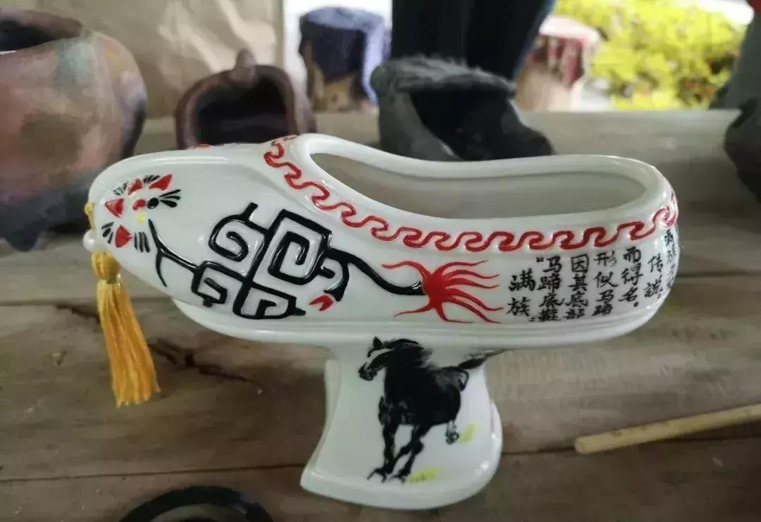 走遍中国的“寻鞋哥”来了!这回居然换上“军乐造”