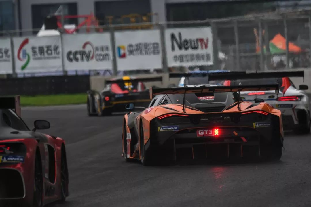 钢铁赛道雨中热战·ChinaGT上演秦皇岛首轮超跑对决