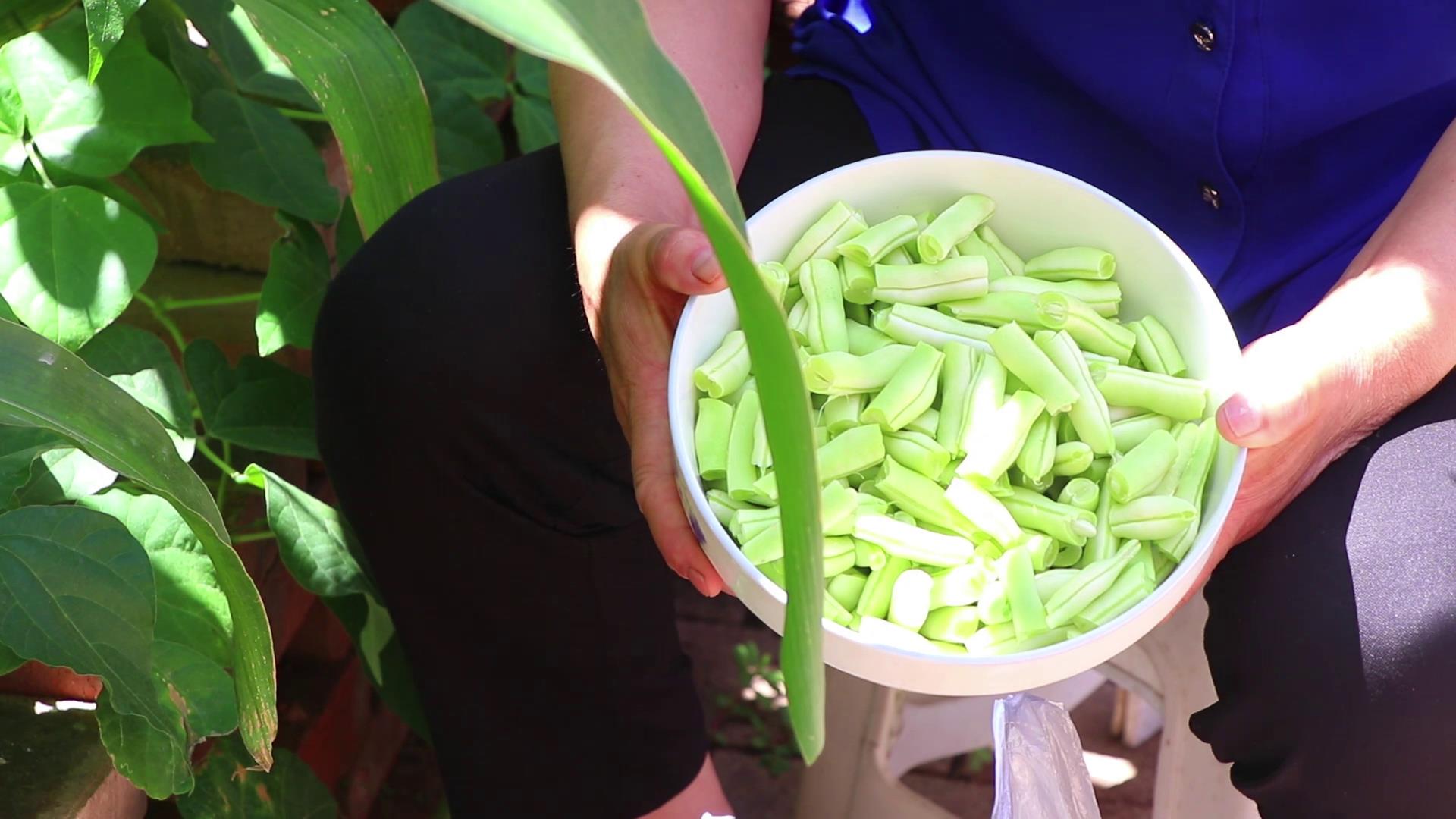 豆角焖面怎么做才不粘,手擀面豆角焖面如何让面条不粘