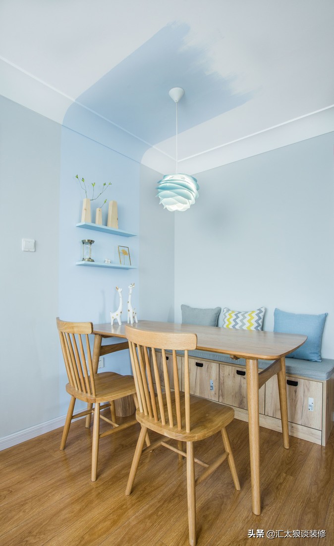 她家装修很简单,她家两居室装修太惊艳了