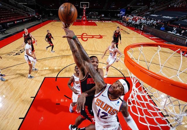 20岁，准三双！能突能投，适合做建队基石，火箭队这小伙挺厉害