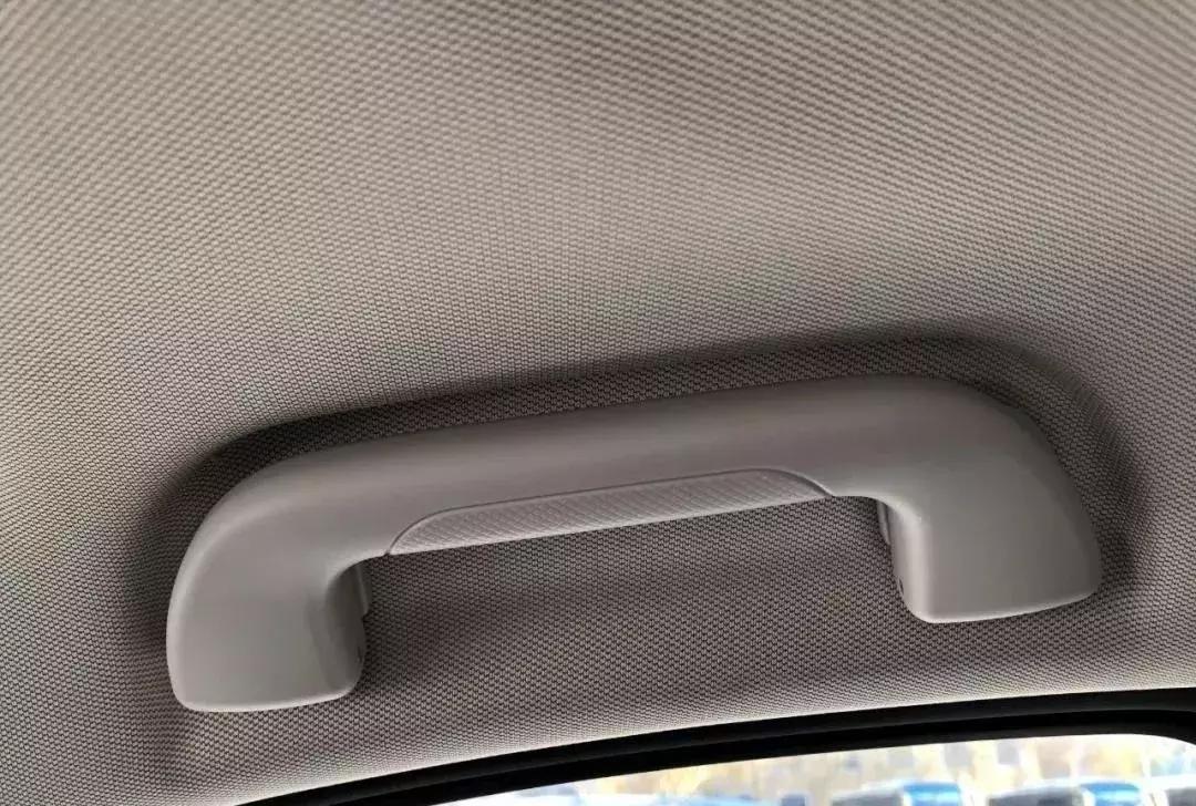 汽车内顶棚脏了，怎么洗才干净？