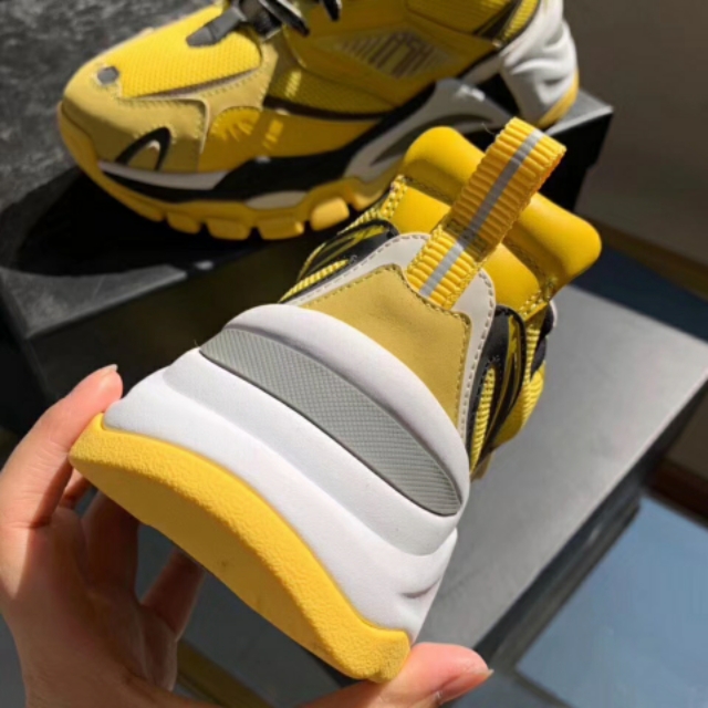 不随波逐流有思想主见,不随波逐流而引领潮流