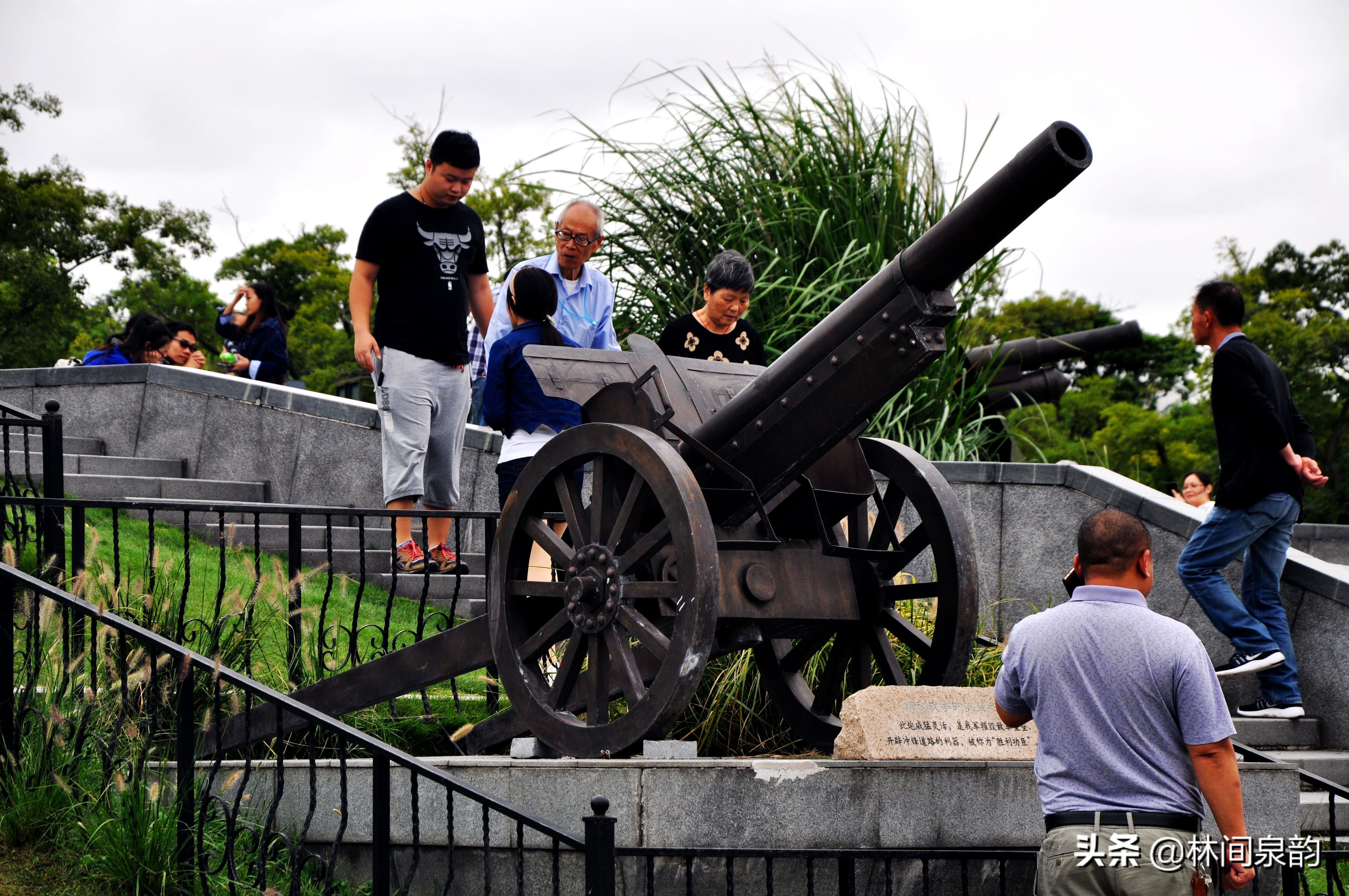 昔日守护边关今朝守护青山,昔日锁江炮台