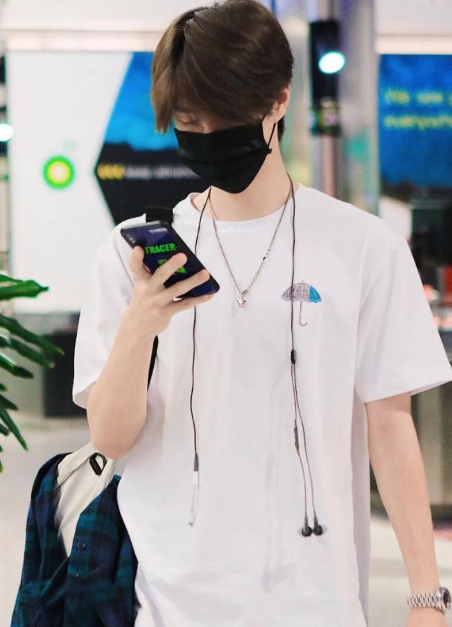 香奈儿邂逅柔情淡香水和迪奥花漾,迪奥旷野和香奈儿蔚蓝香水哪个好