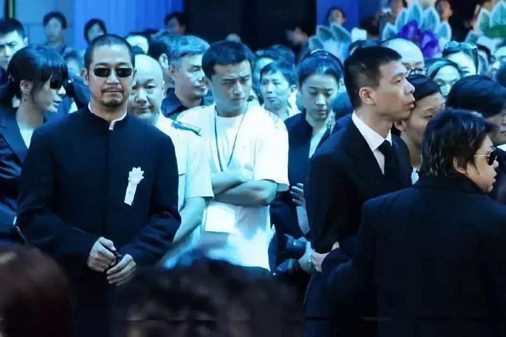 傅彪去世后冯小刚给了200万,傅彪和张国立一起演过的电影